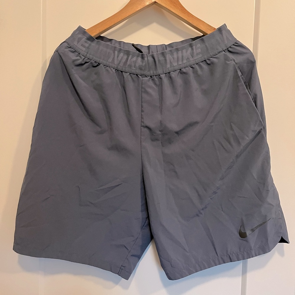 Men’s NIKE gray shorts